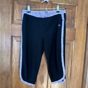 Vogo Athletica Capri Workout Pants Purple/Black Size Small
